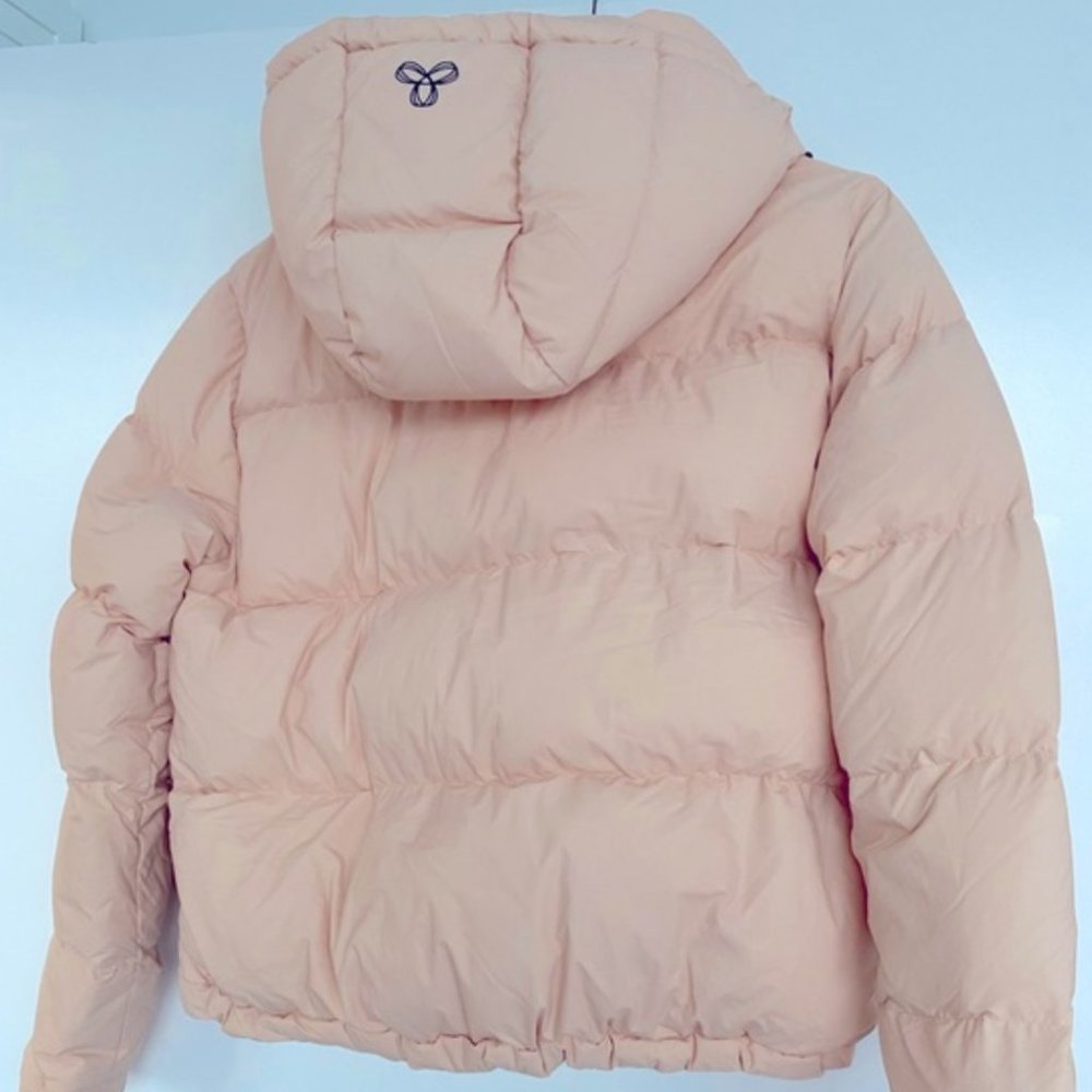 Aritzia Super Puff blush cropped coat